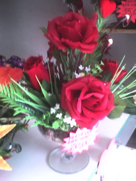 Rosas Vermelhas em Taça de Cristal